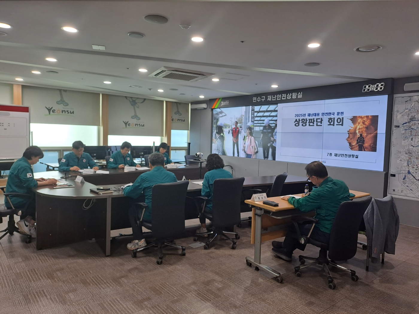 연수구는 지난 28일 인천대입구역과 인천 스타트업파크에서 유동 인구가 많은 도시철도와 복합건축물에서 동시에 발생할 수 있는 재난 상황에 대한 실질적 대응능력 확인을 위해 2025 재난대응안전한국훈련을 실시했다